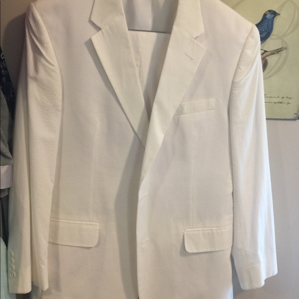 Jos A Bank stay cool white seersucker suit 43R/37R
